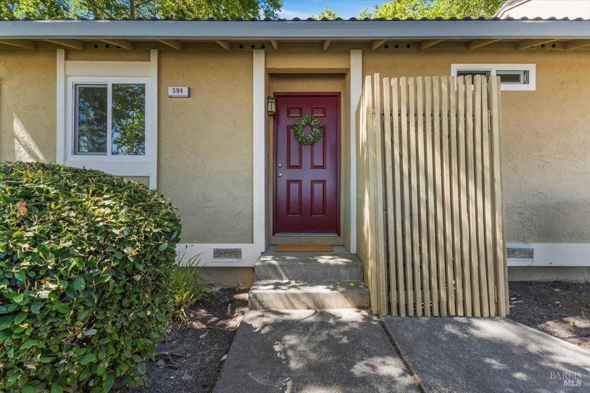 594 Santa Alicia Dr