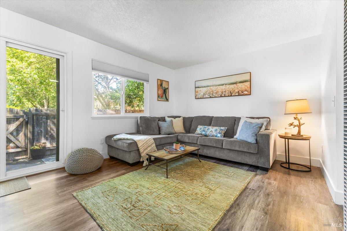 594 Santa Alicia Dr