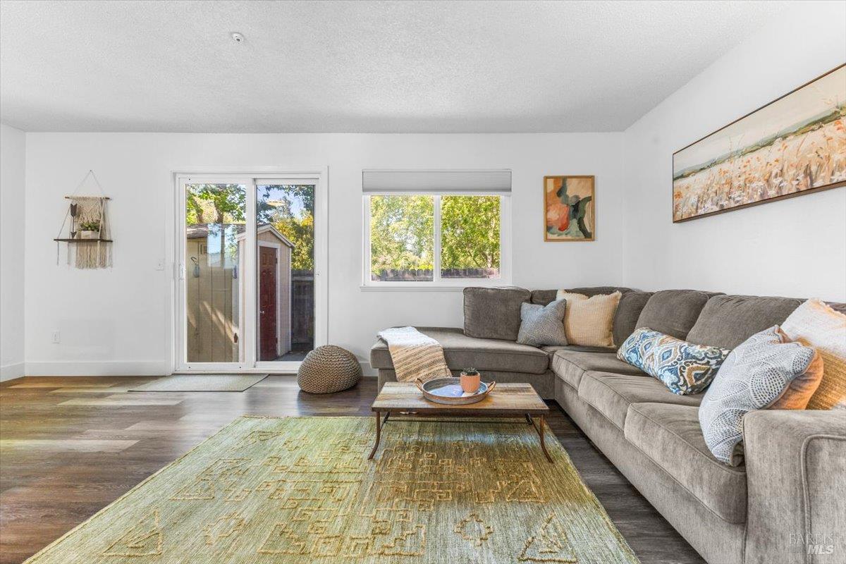 594 Santa Alicia Dr