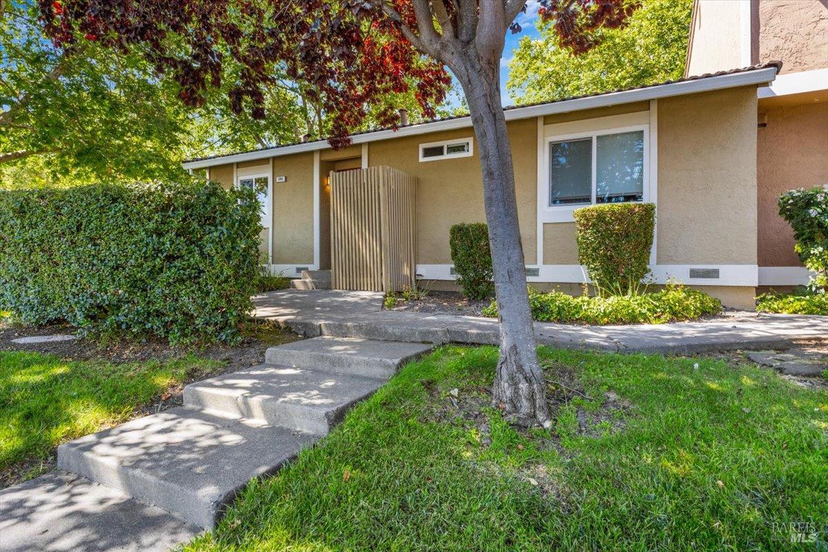 594 Santa Alicia Dr