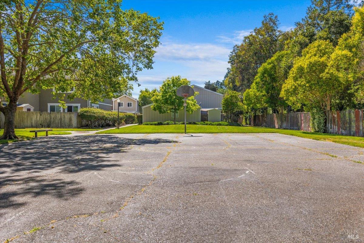 594 Santa Alicia Dr