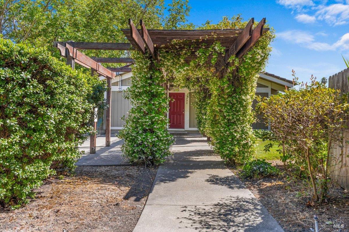 594 Santa Alicia Dr