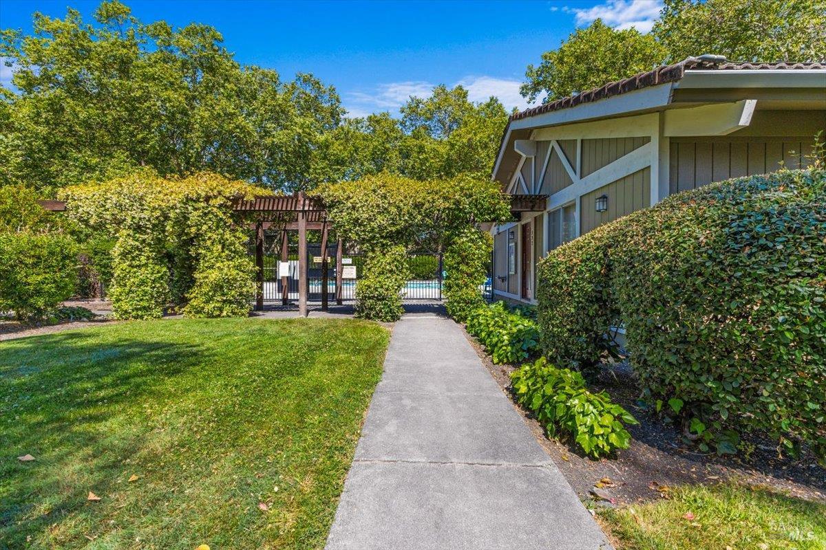 594 Santa Alicia Dr