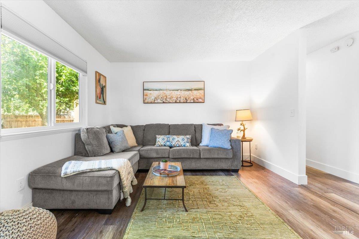 594 Santa Alicia Dr