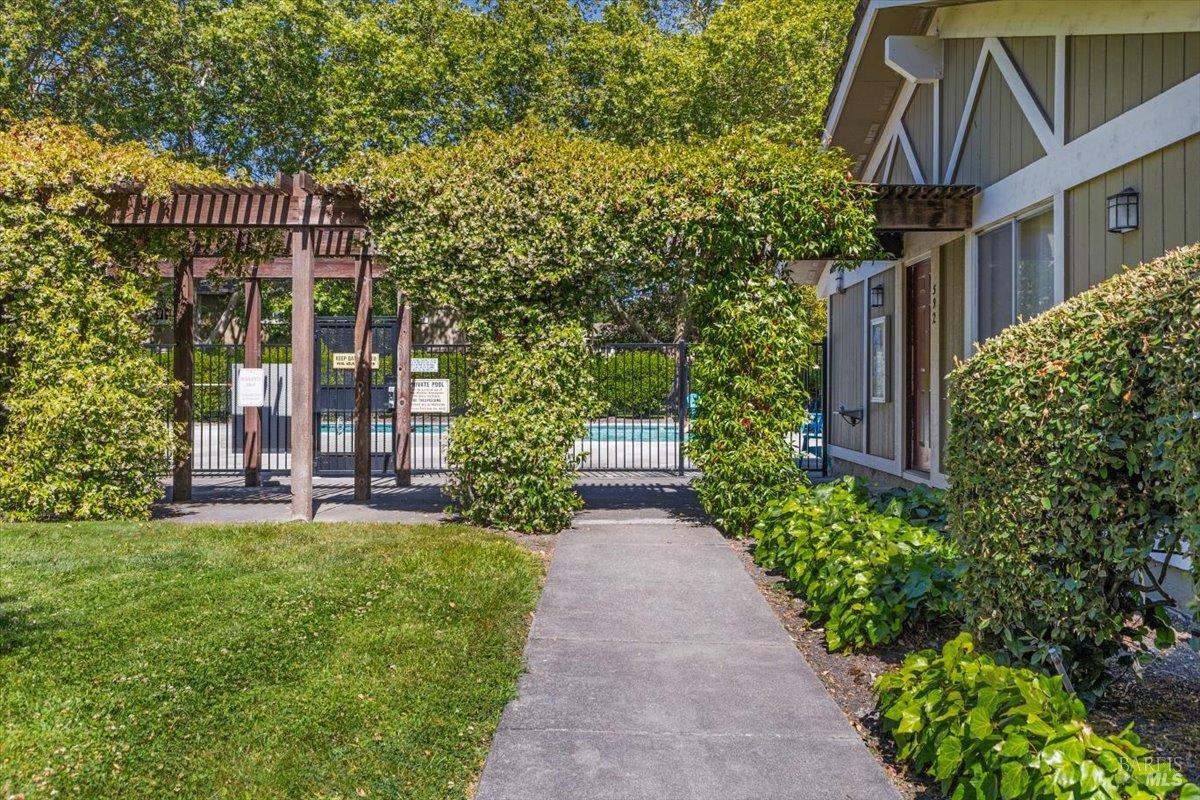 594 Santa Alicia Dr