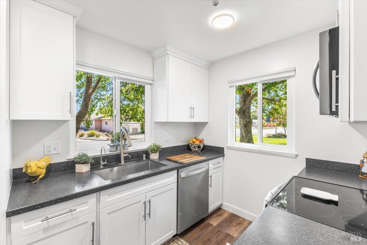594 Santa Alicia Dr
