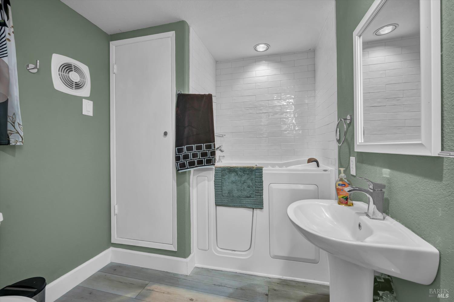 4397 E State Hwy 20 Highway