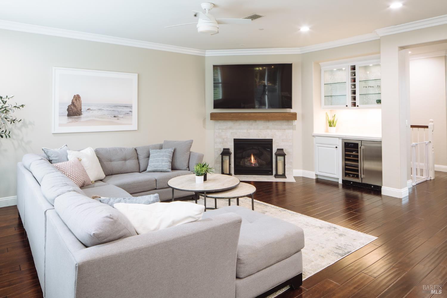 218 Jacquelyn Ln