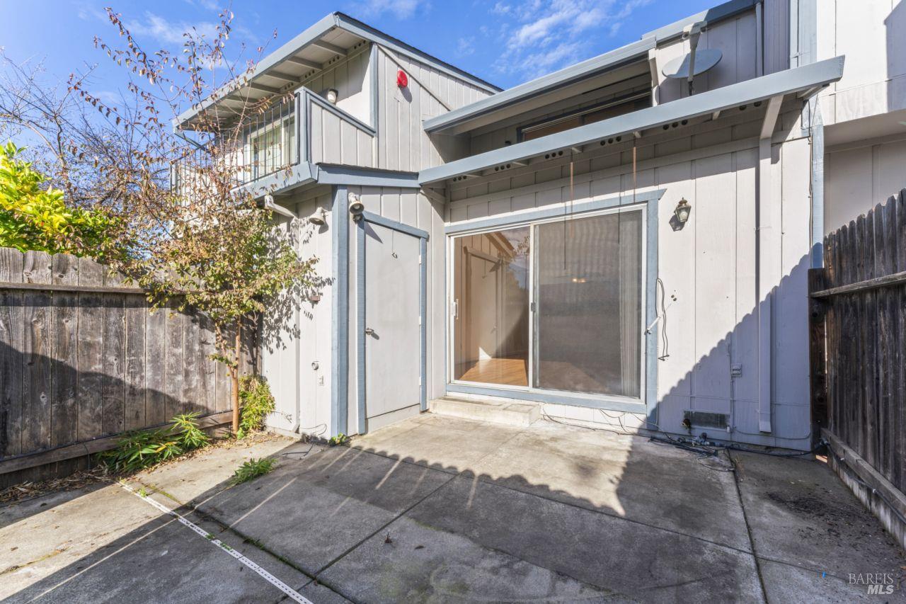 11 Creekwood Square