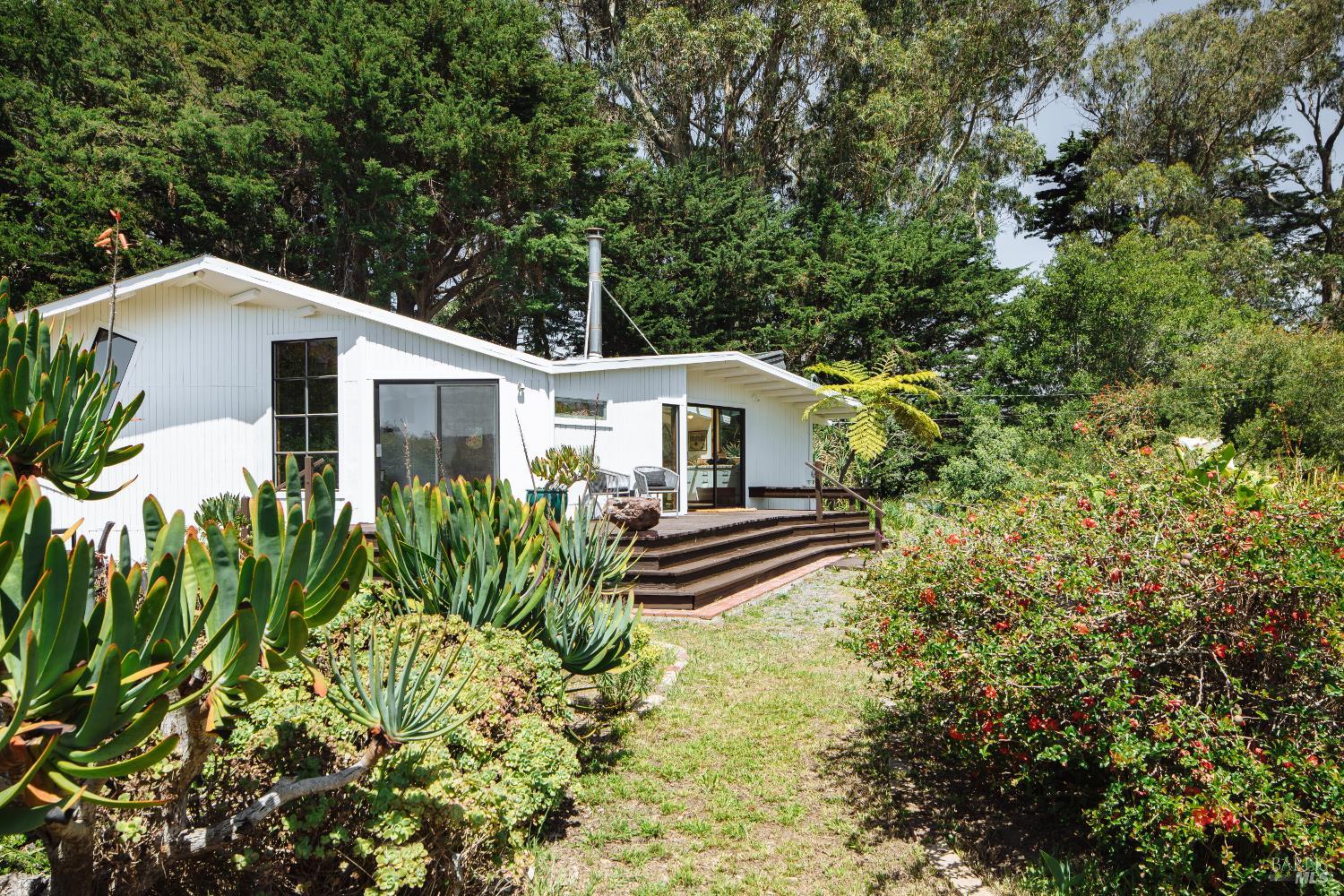 585 Evergreen Road