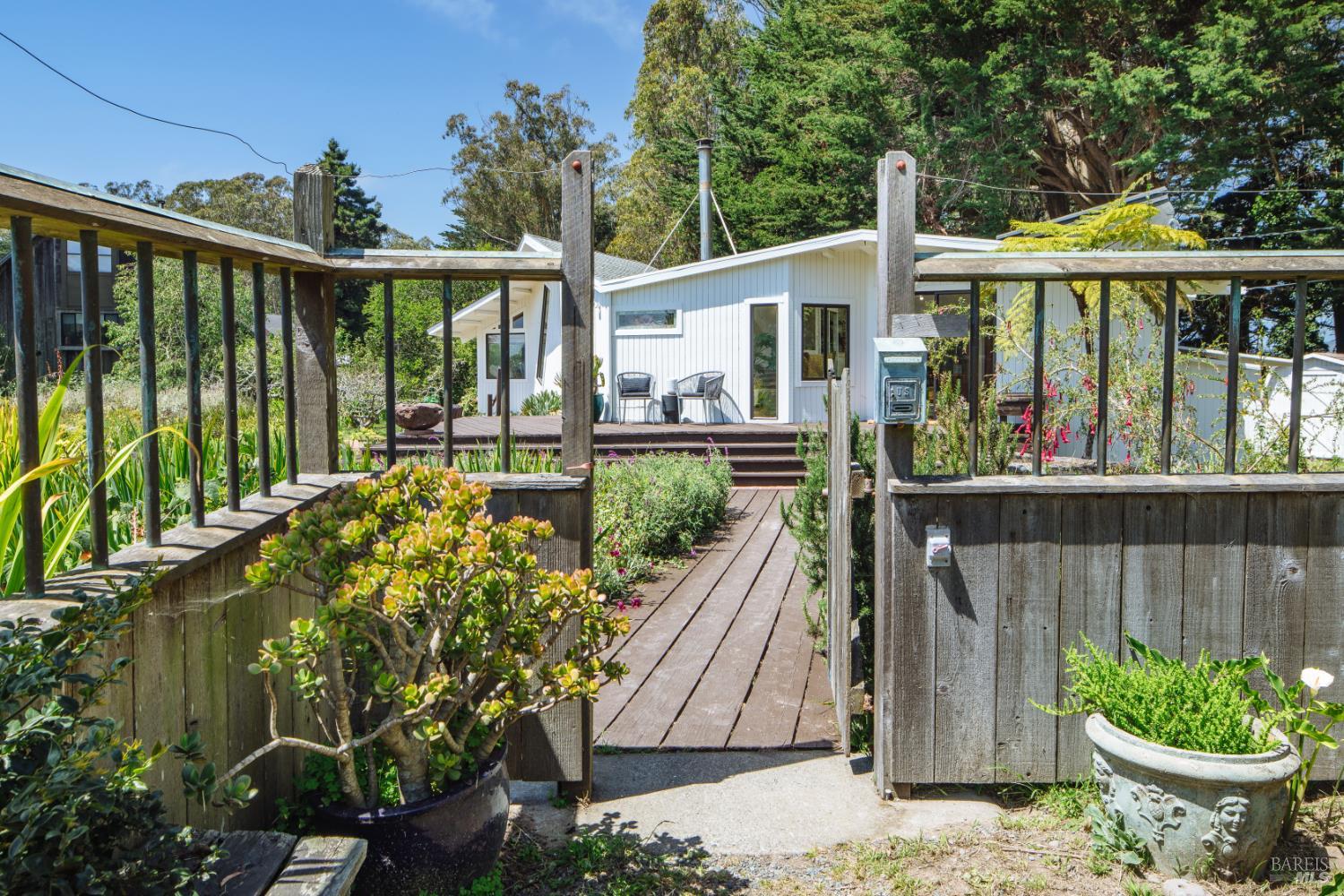 585 Evergreen Road
