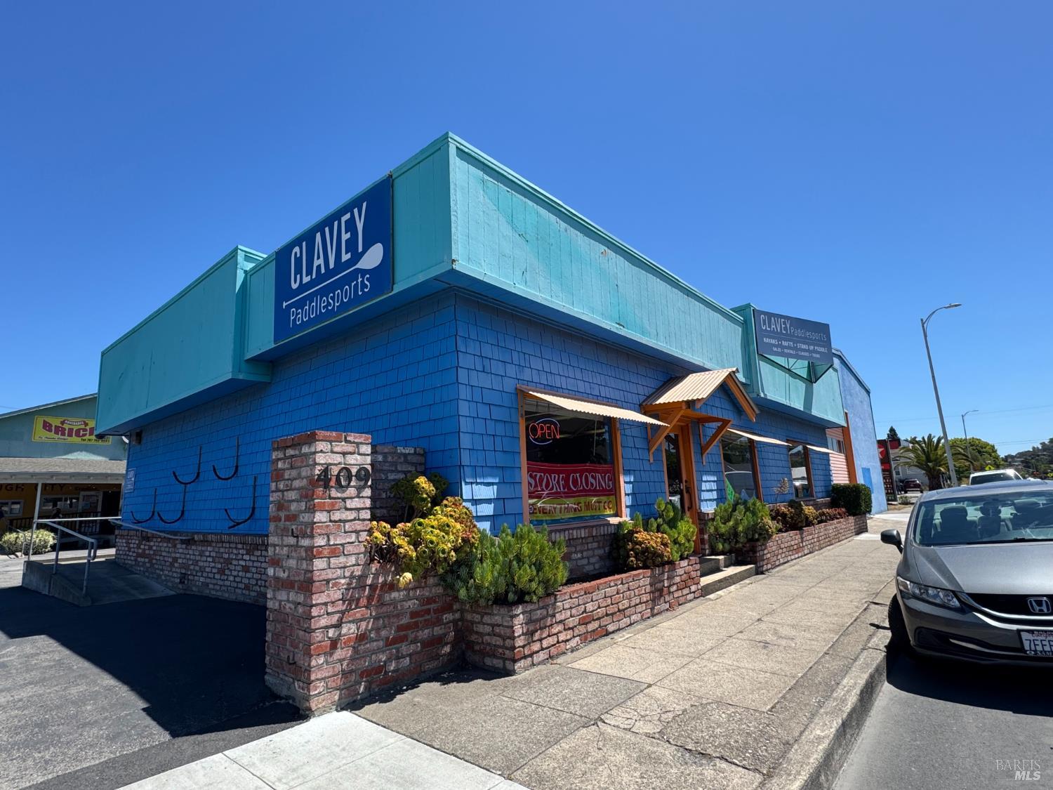 409 Petaluma Boulevard S