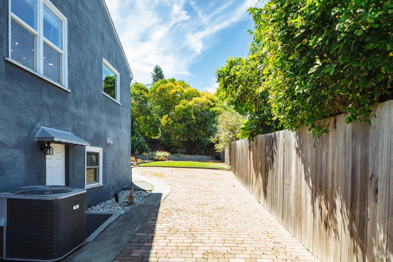 8 Cochrane Way