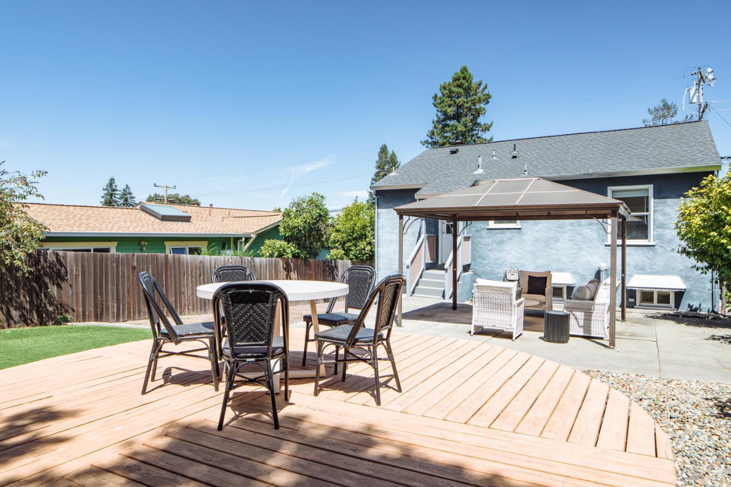 8 Cochrane Way