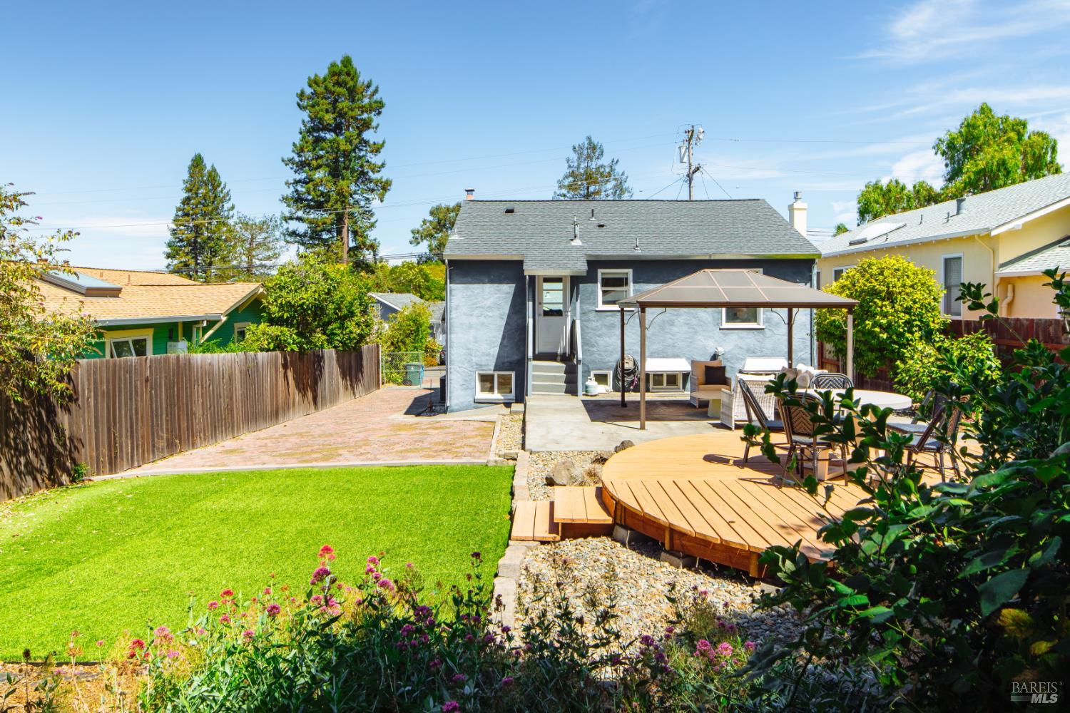 8 Cochrane Way
