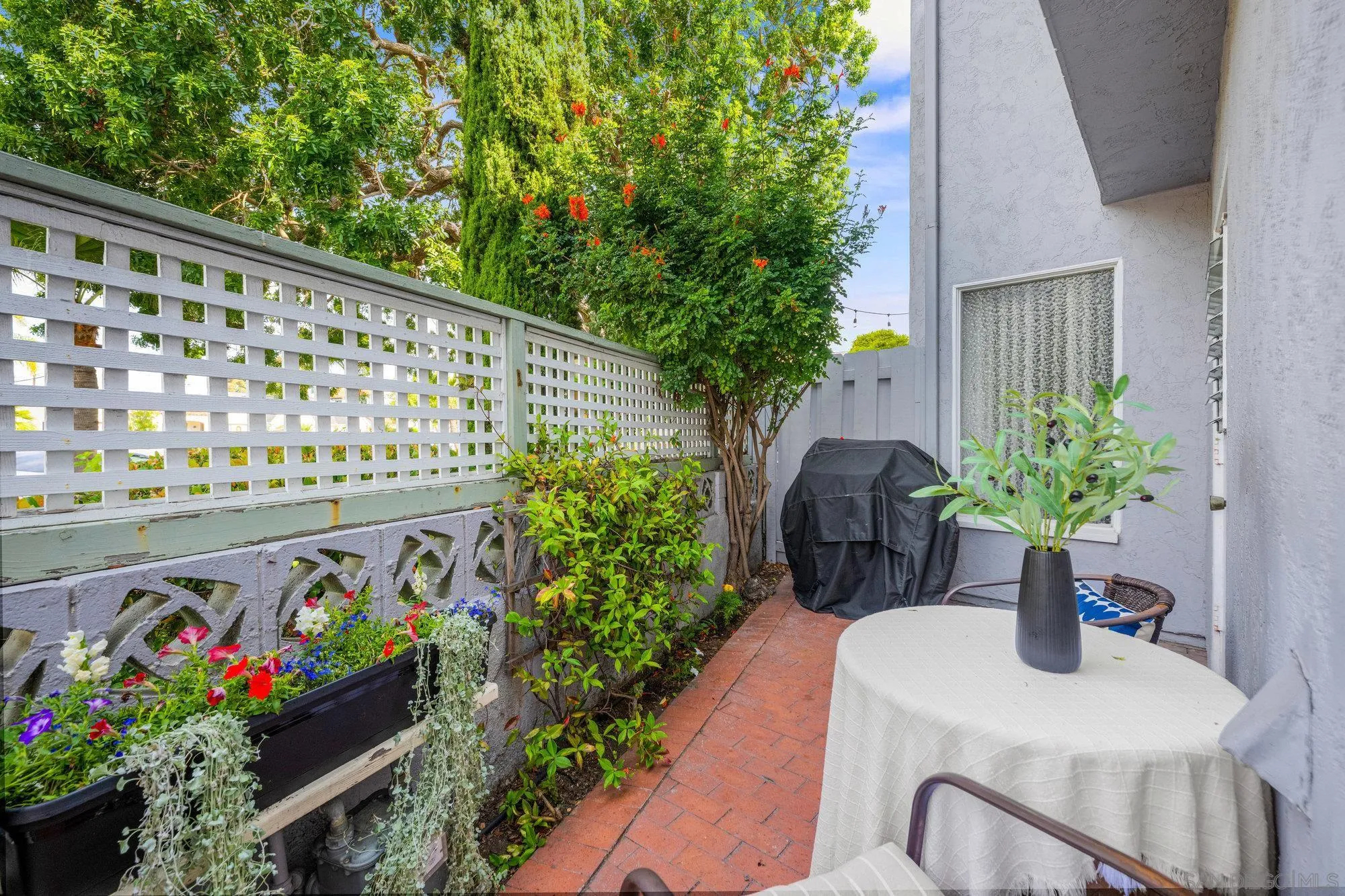 1074 Isabella Avenue