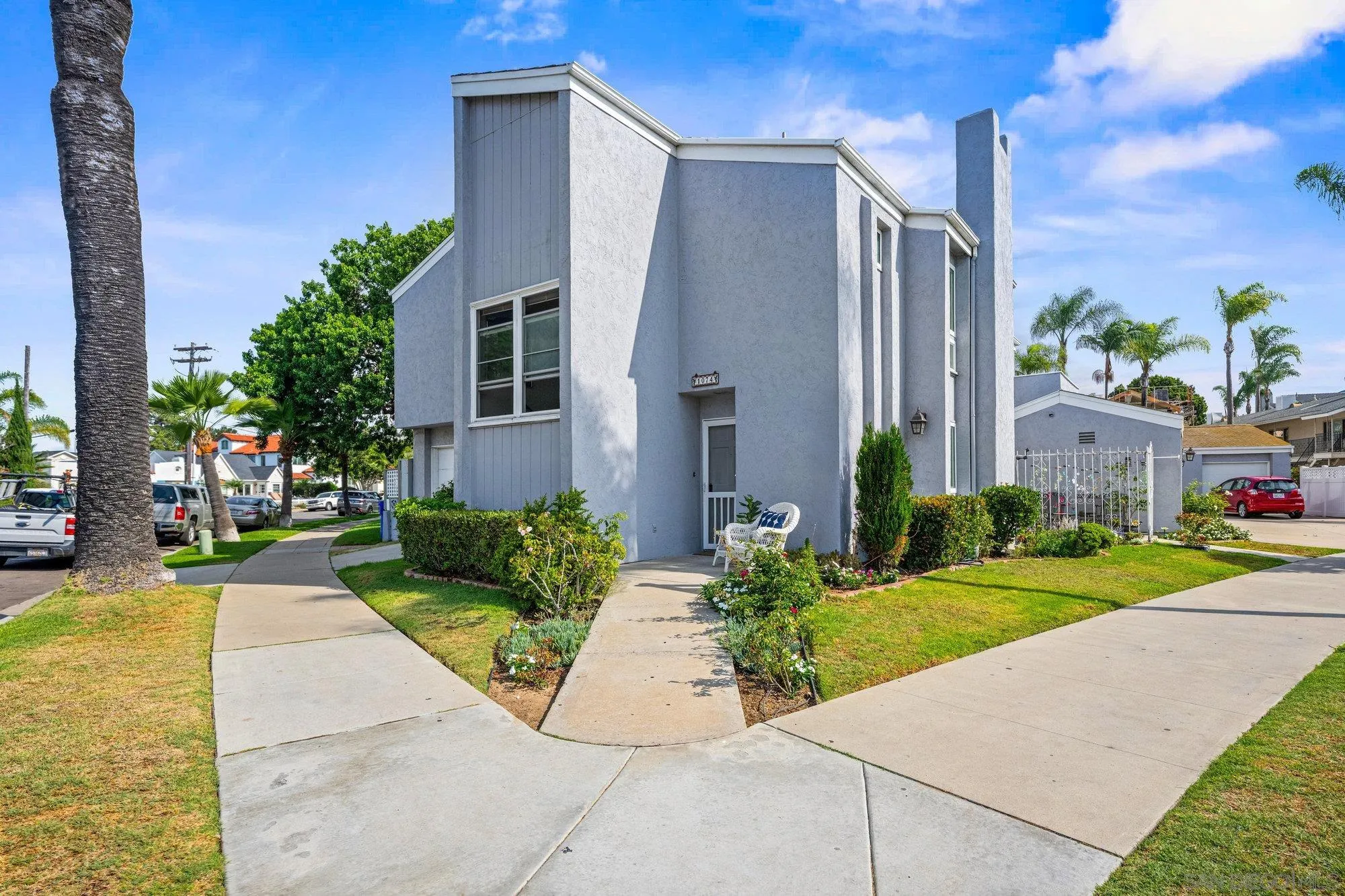 1074 Isabella Avenue