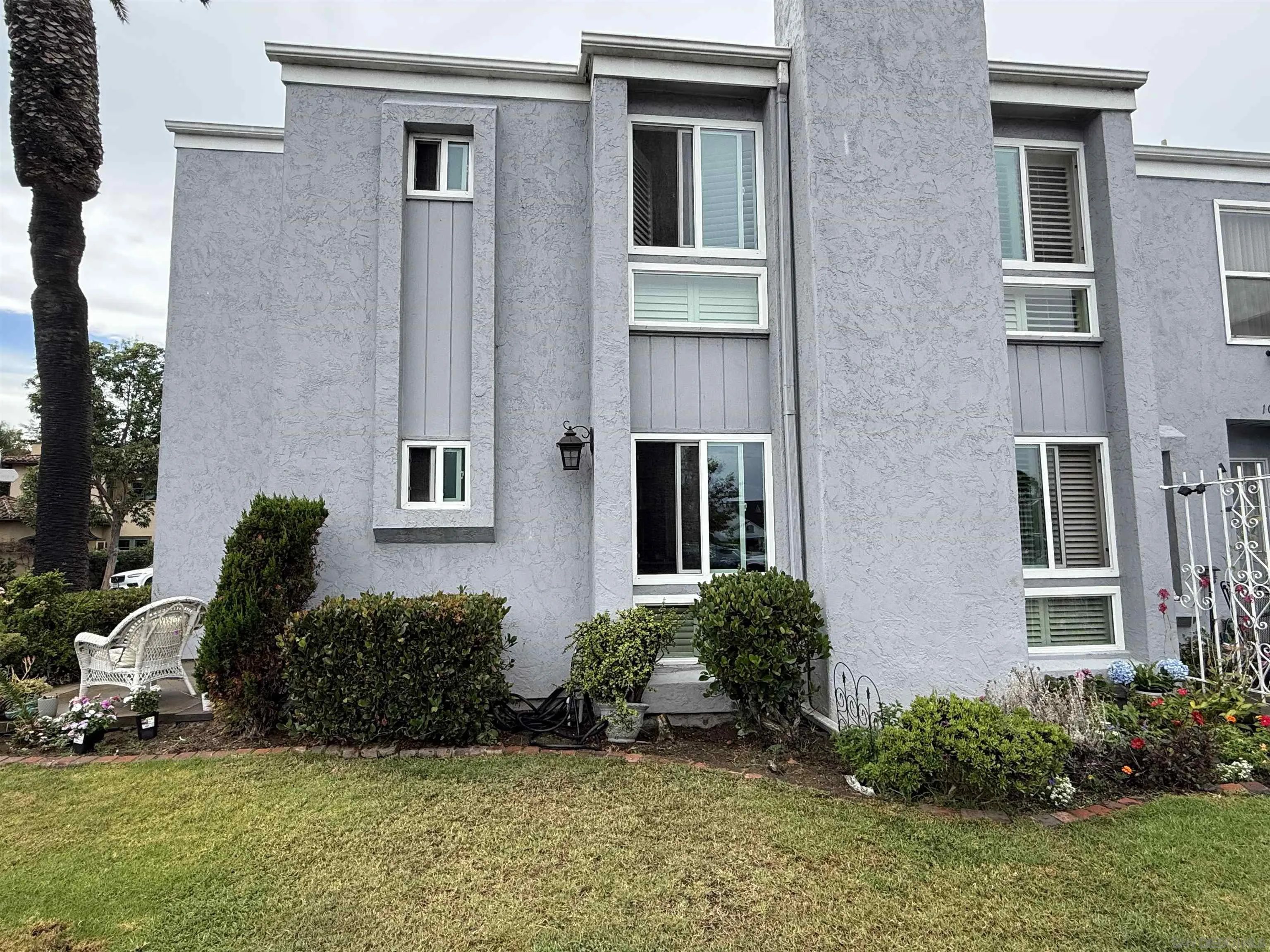 1074 Isabella Avenue