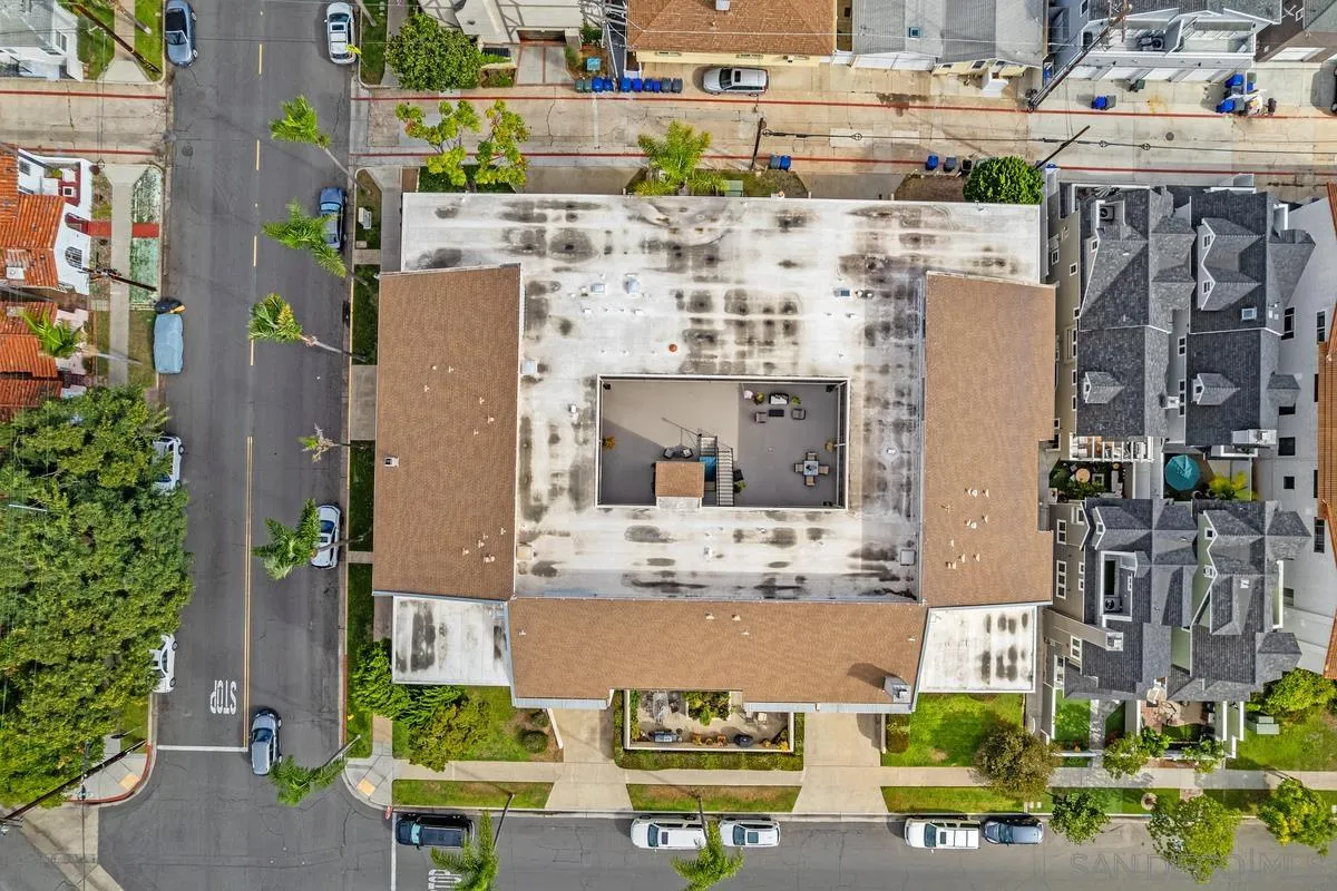 821 E Ave