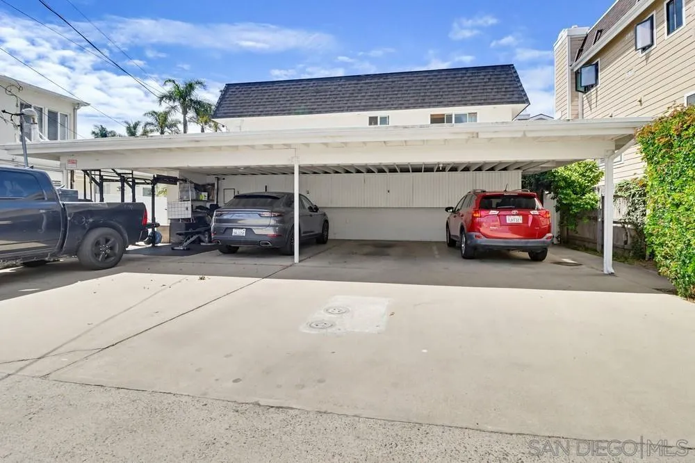 727 F Avenue