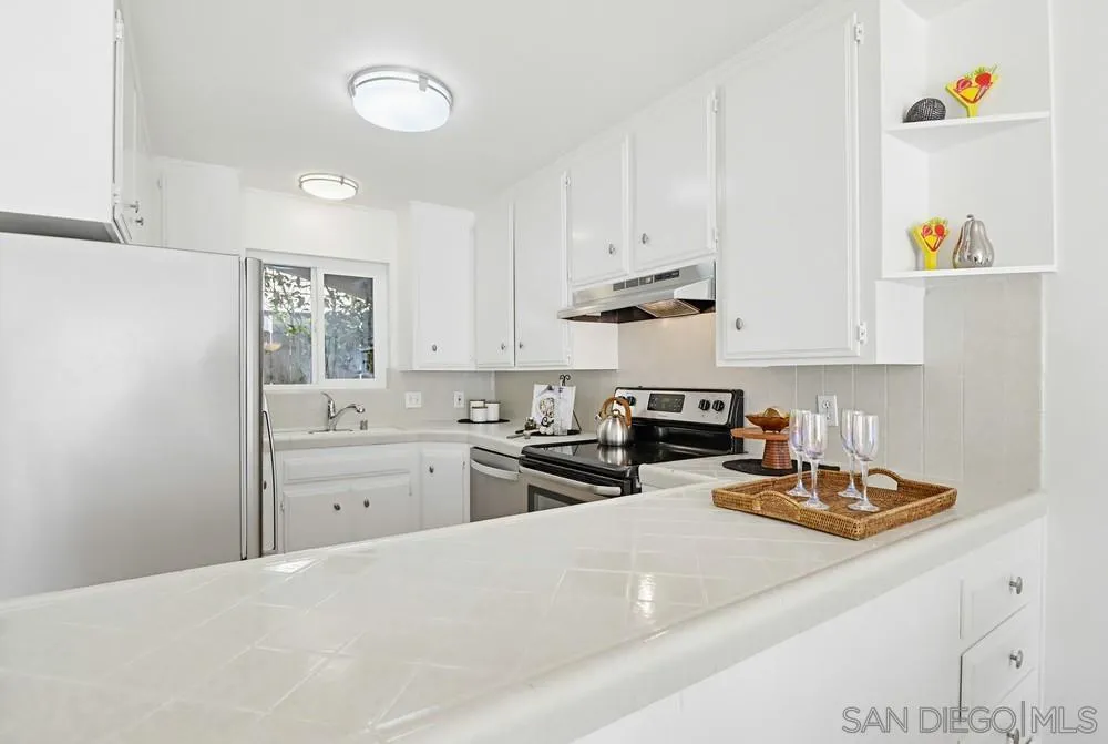 727 F Avenue