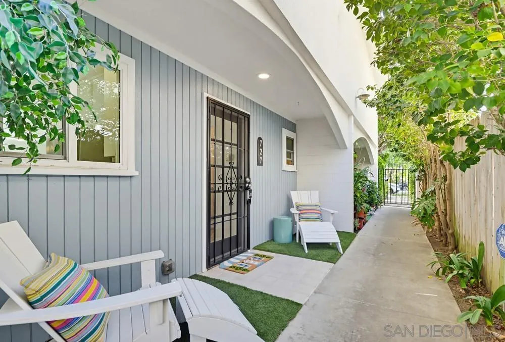 727 F Avenue