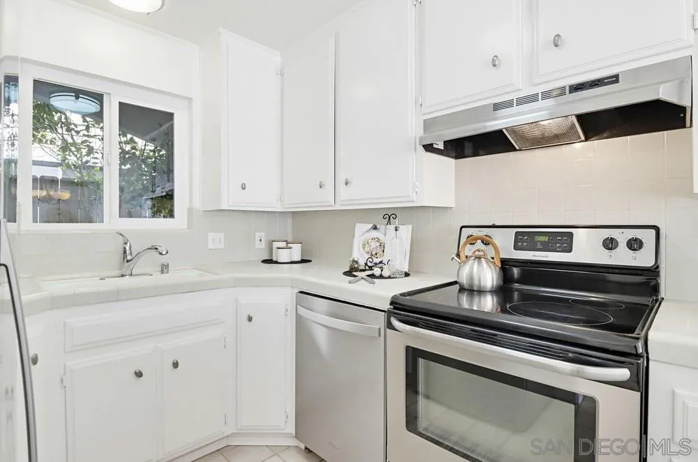 727 F Avenue