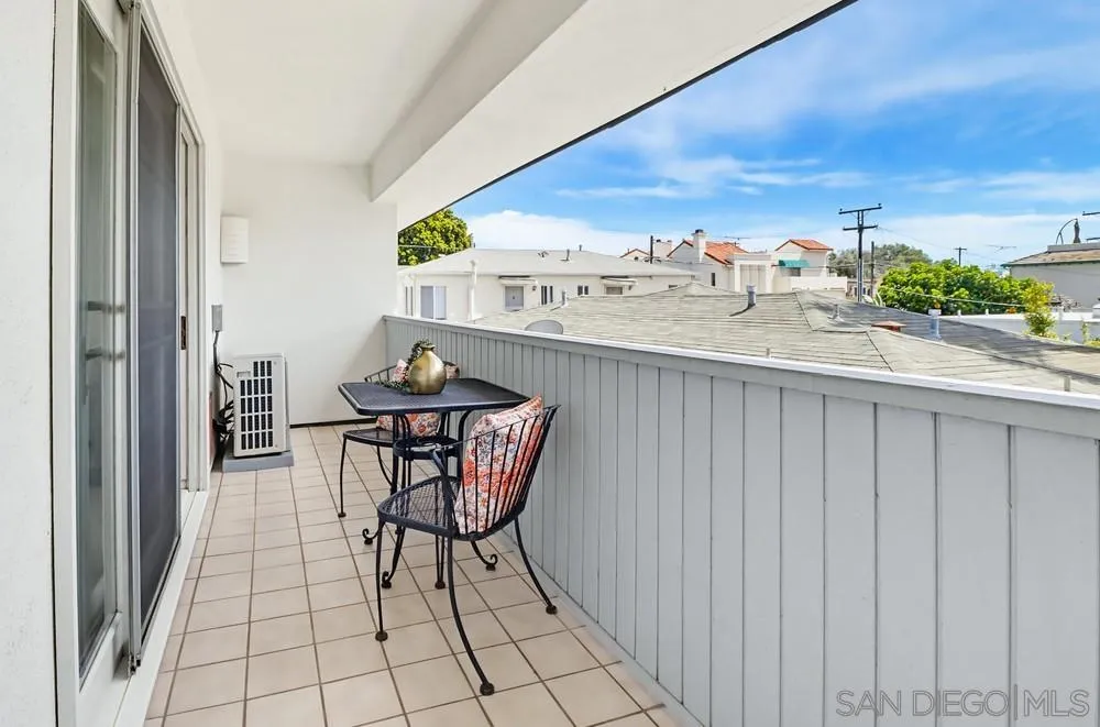 727 F Avenue