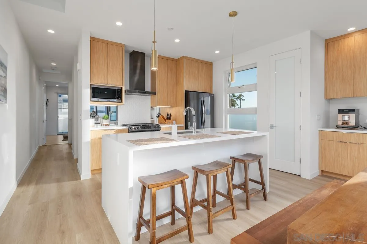 119 Date Ave