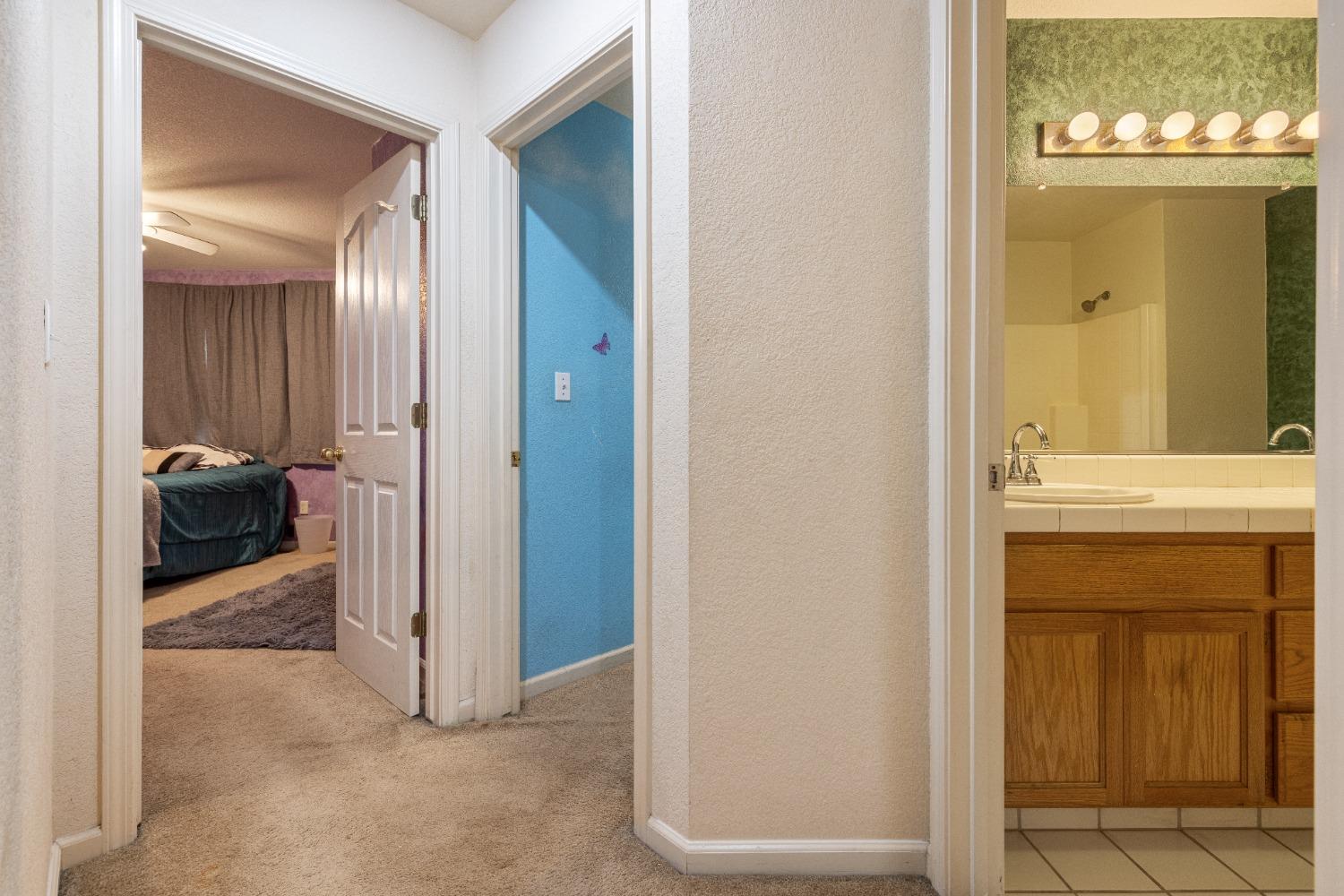 5421 Maximillian Drive