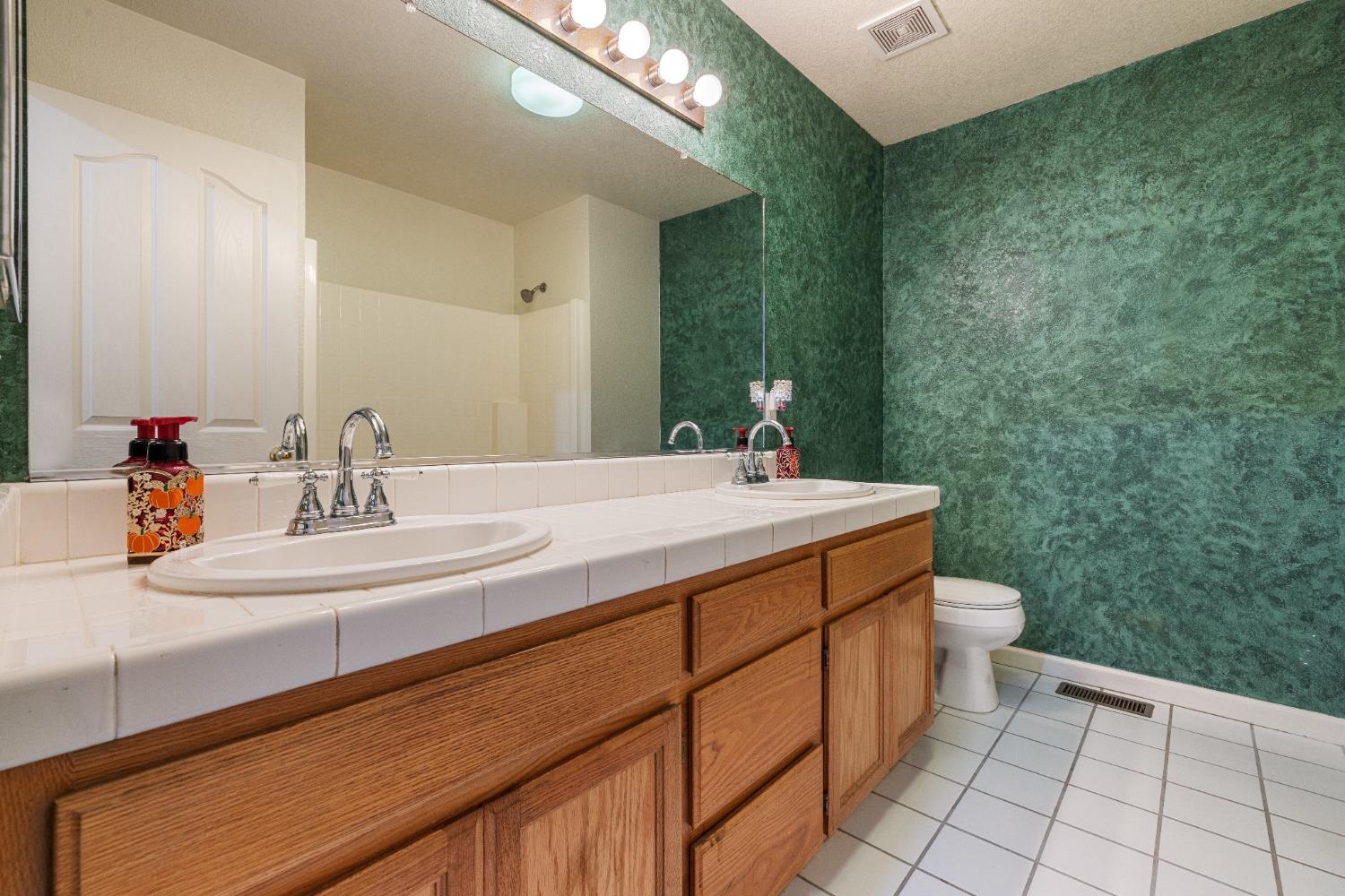 5421 Maximillian Drive