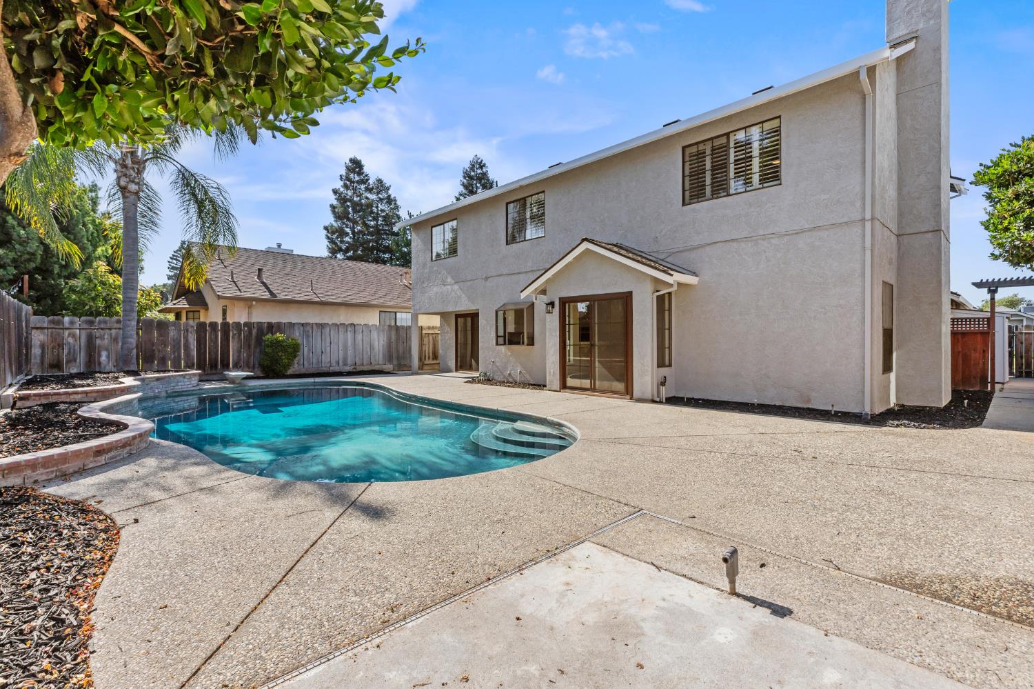 875 Cedar Ridge Drive