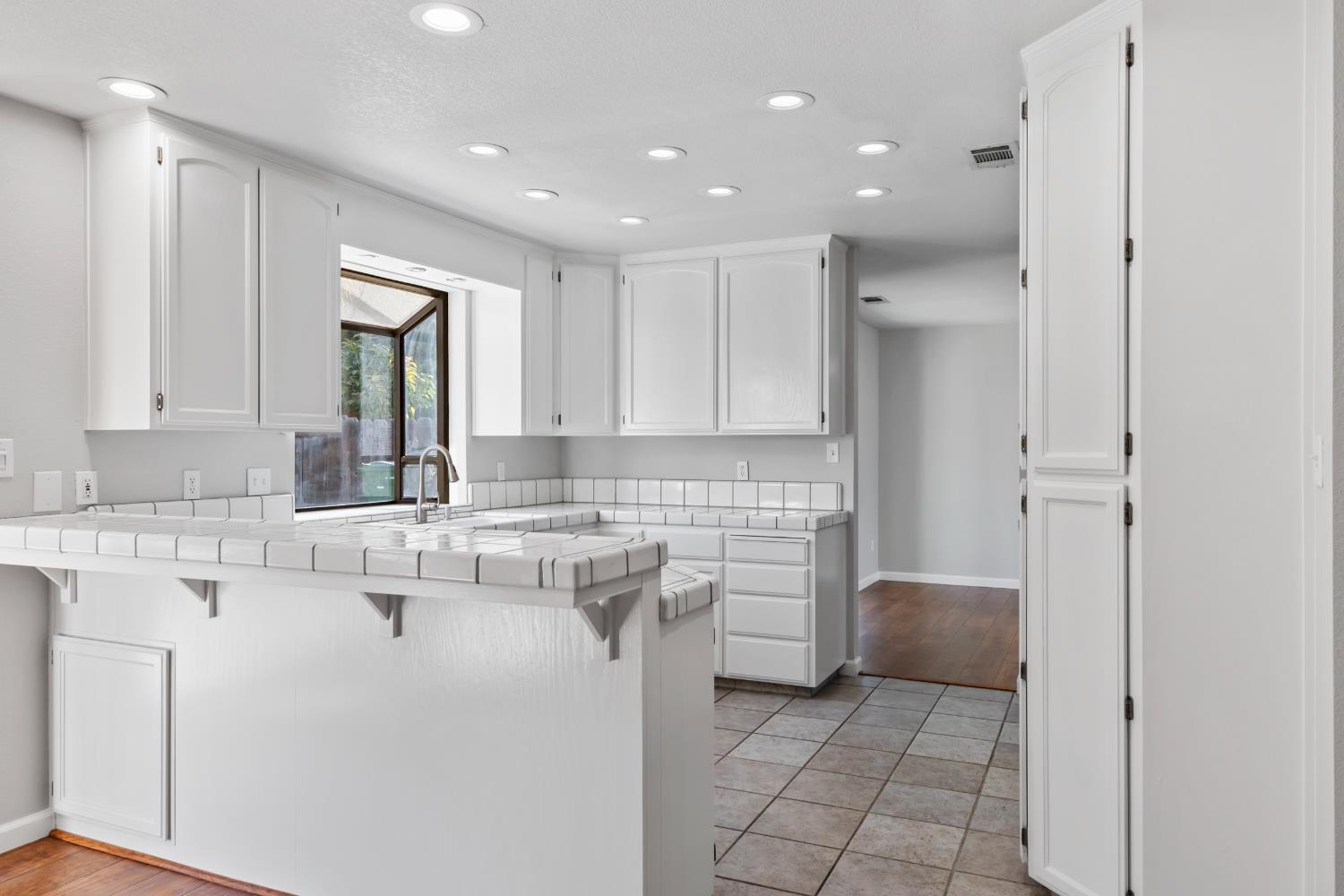 875 Cedar Ridge Drive