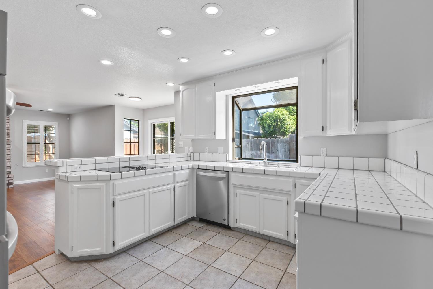 875 Cedar Ridge Drive