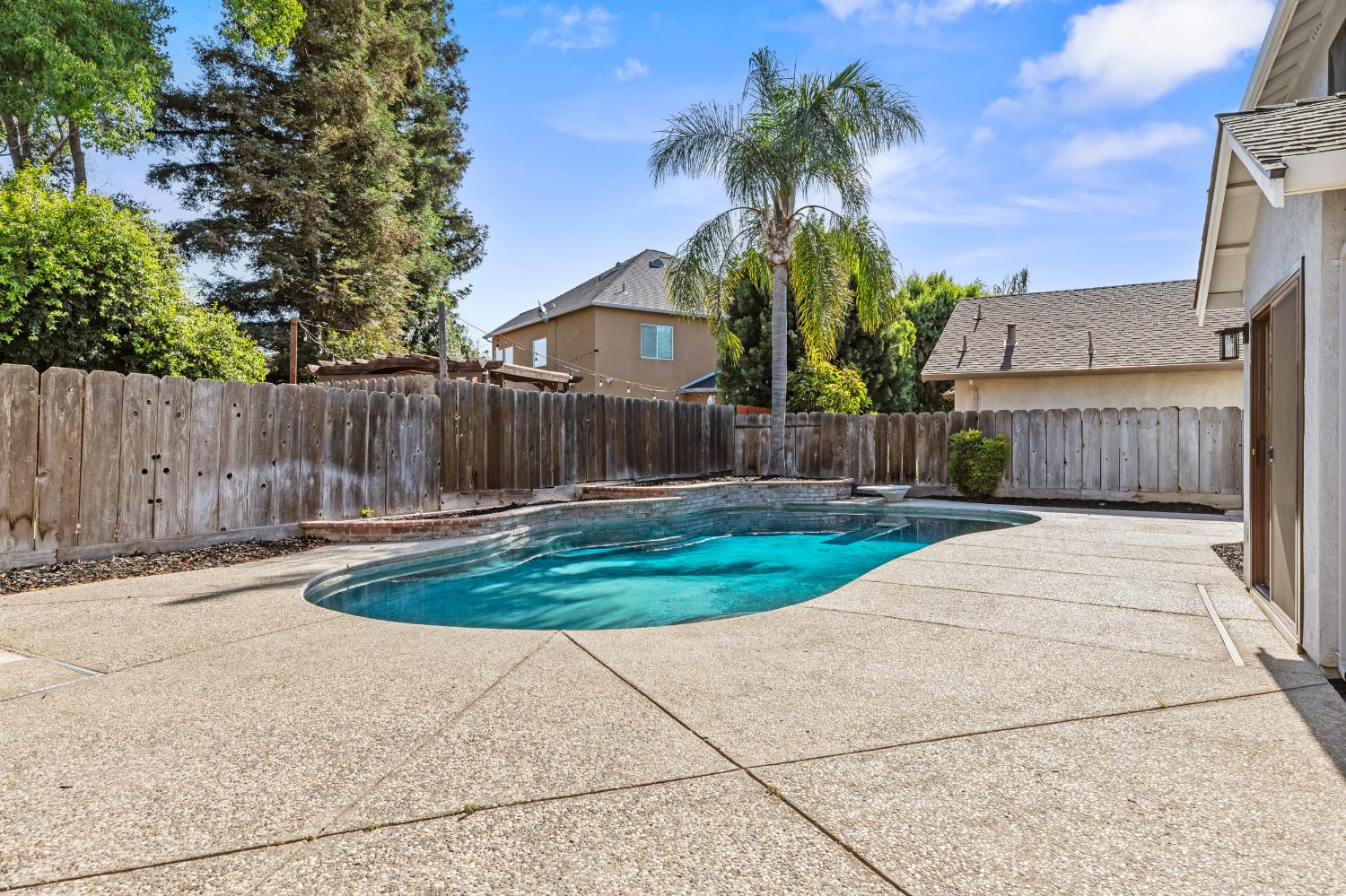 875 Cedar Ridge Drive