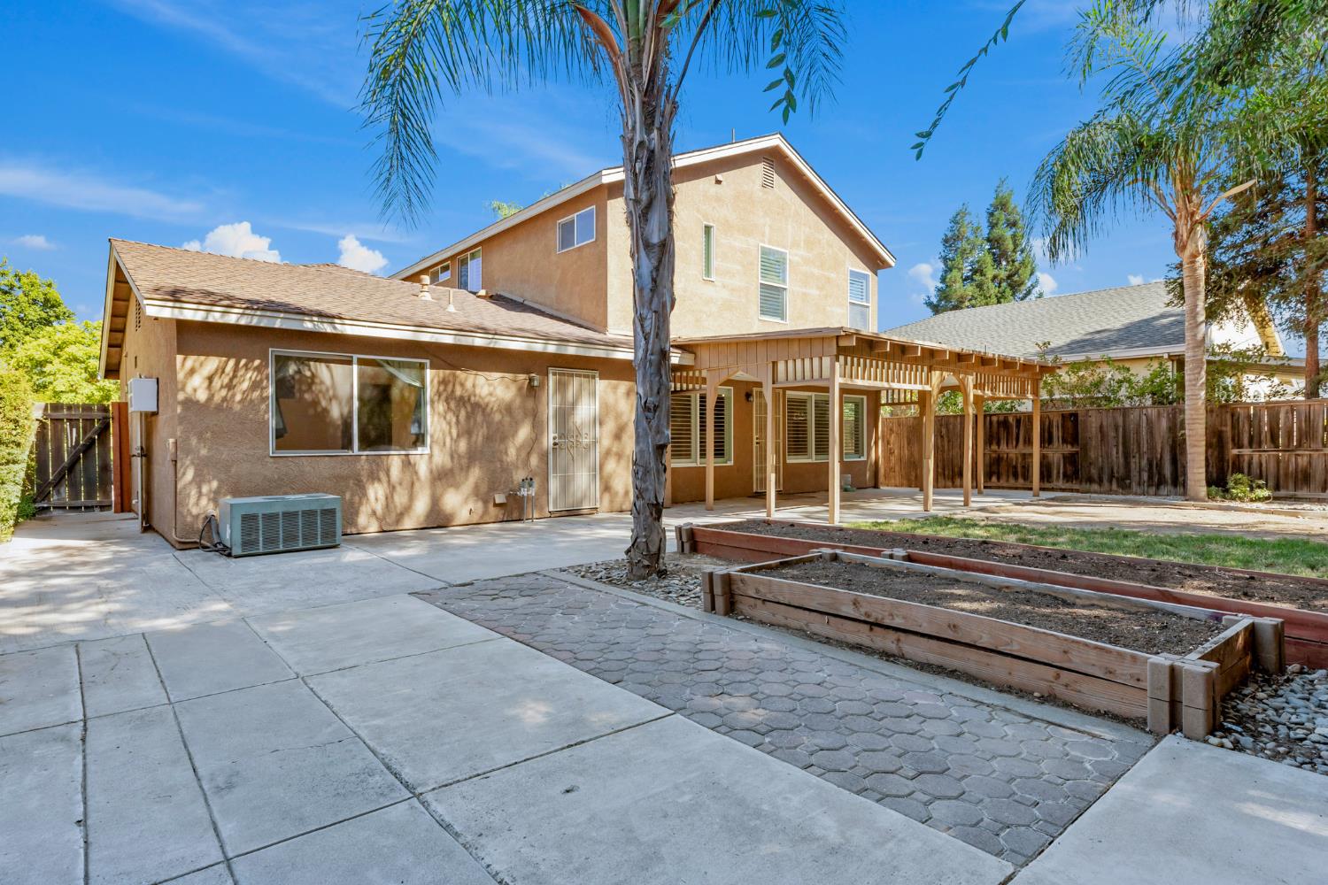 462 W Springer Drive