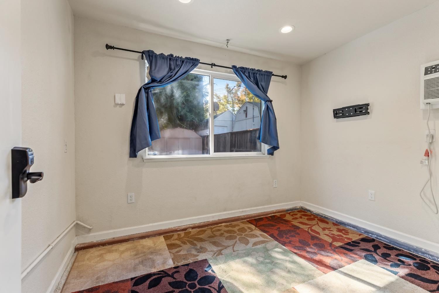 462 W Springer Drive