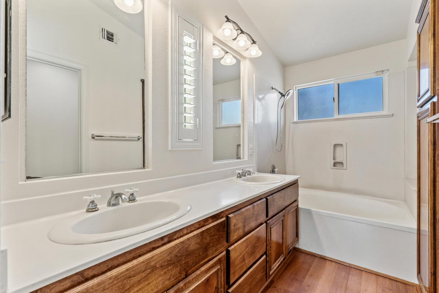 462 W Springer Drive