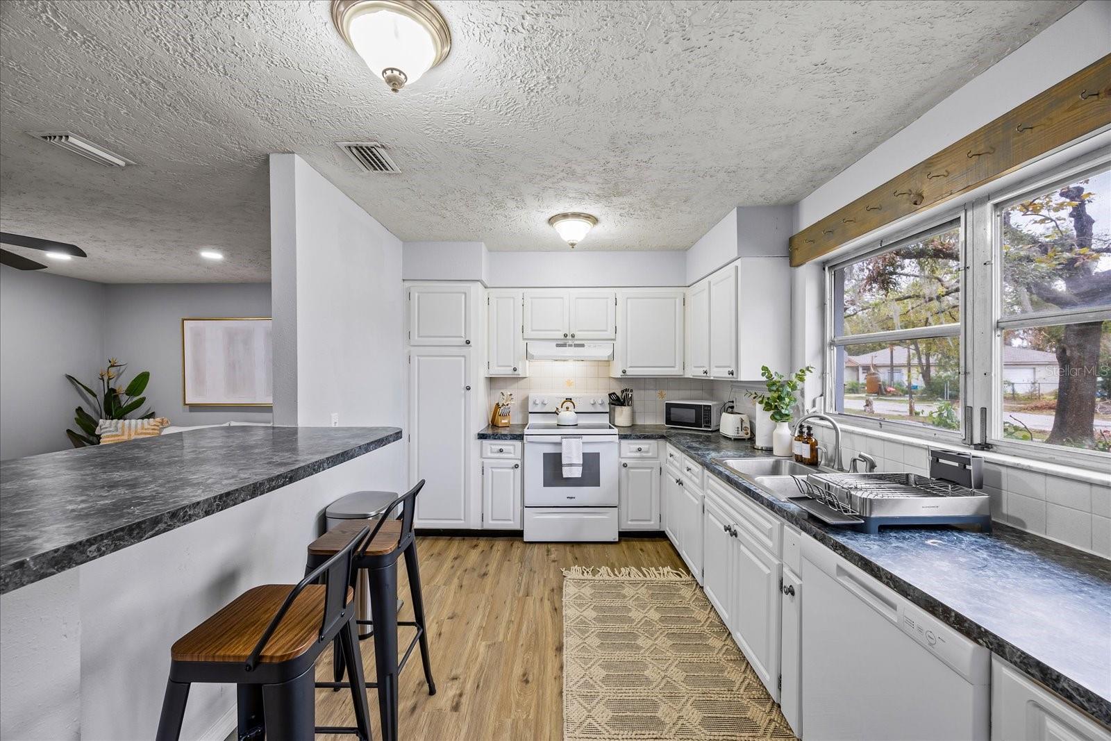 1507 PINE LAKE DR