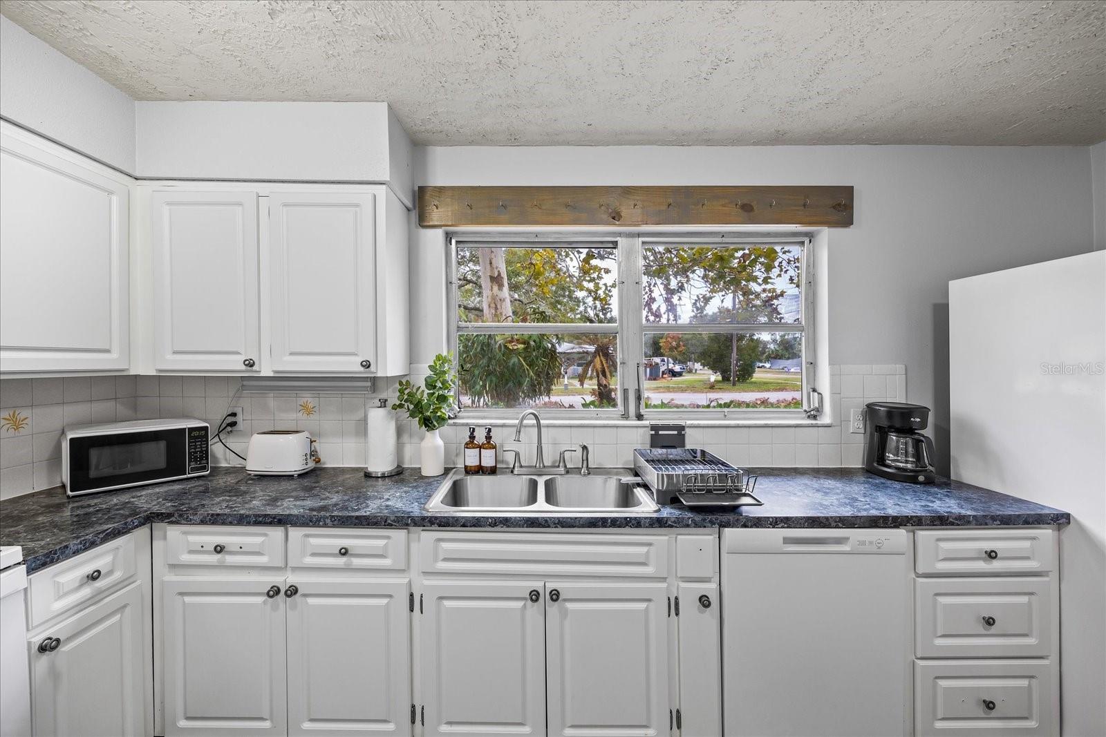1507 PINE LAKE DR