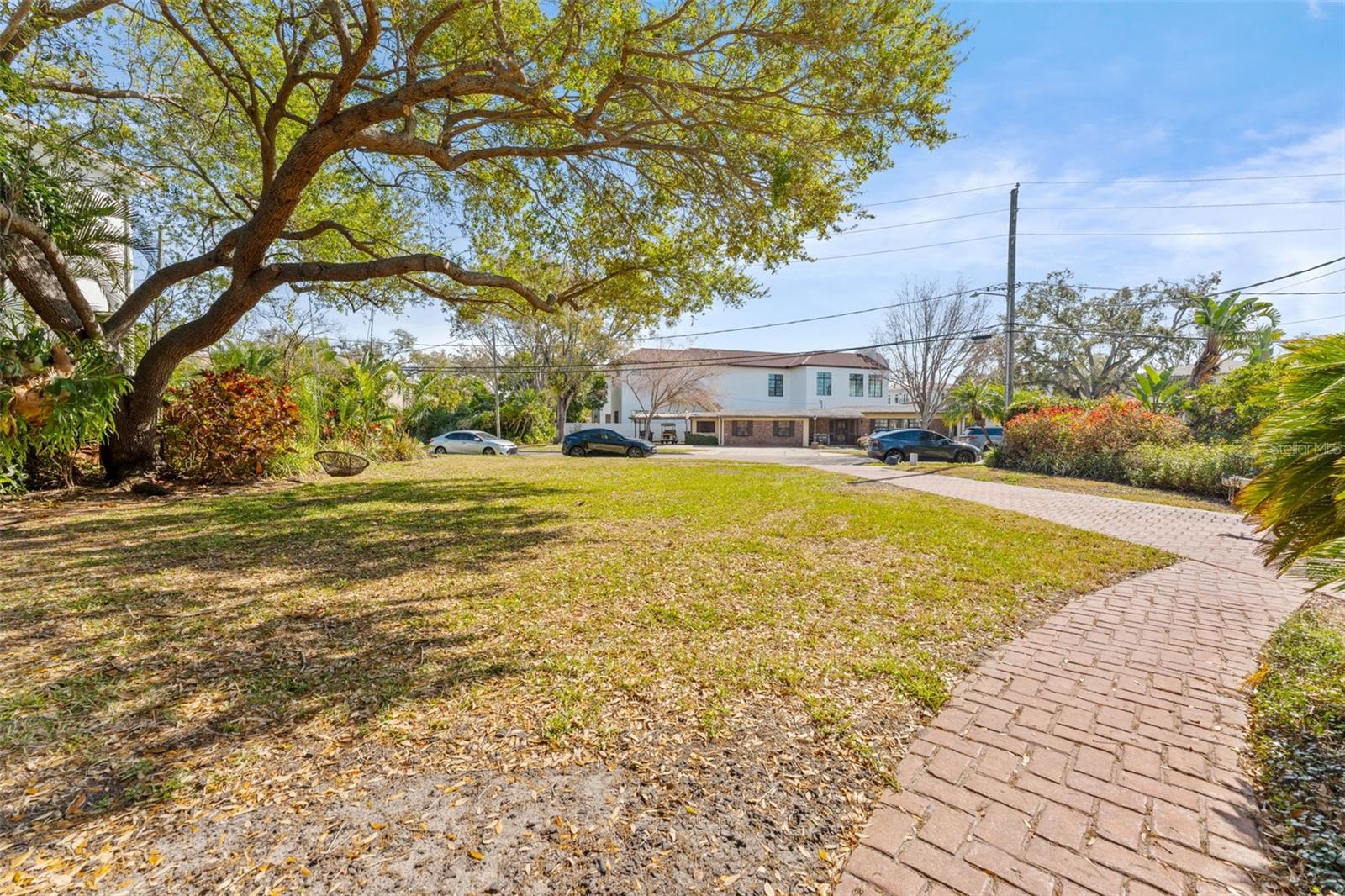 62 ADALIA AVE