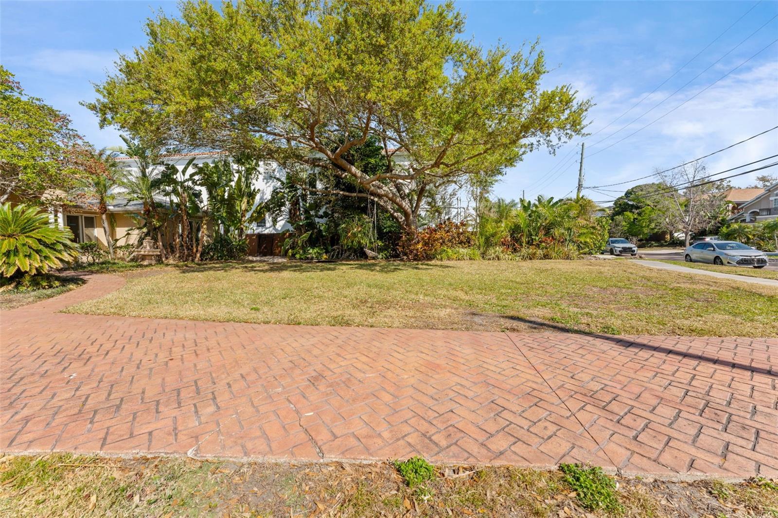 62 ADALIA AVE