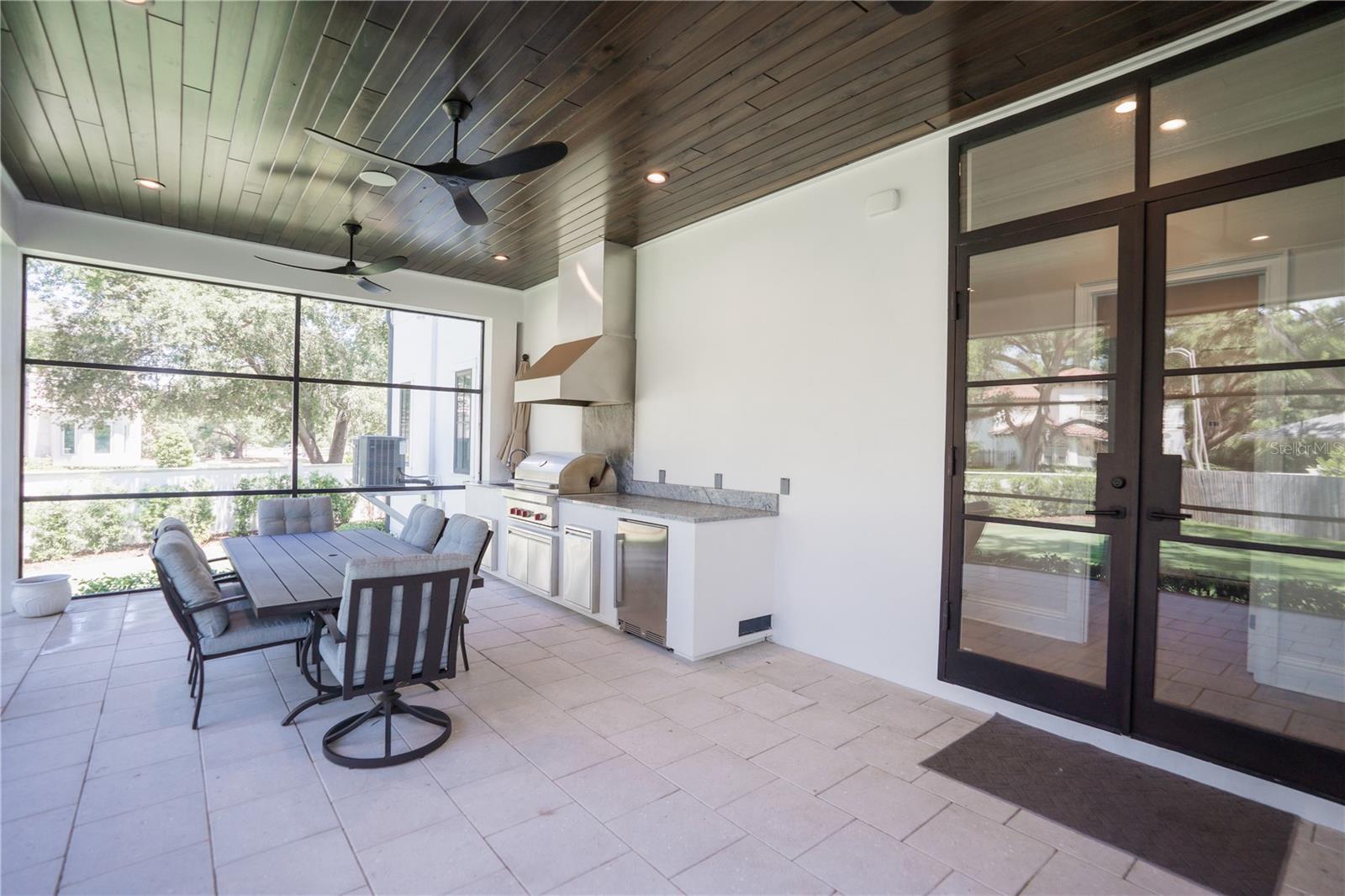 4402 W BEACH PARK DR