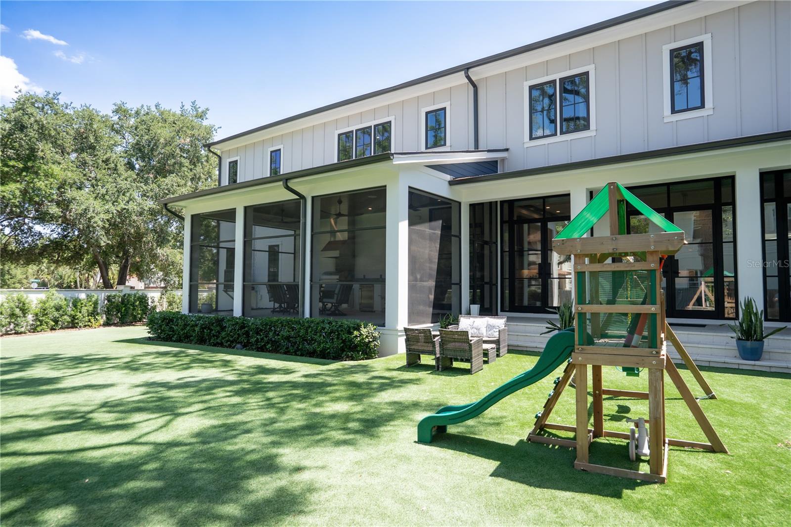 4402 W BEACH PARK DR