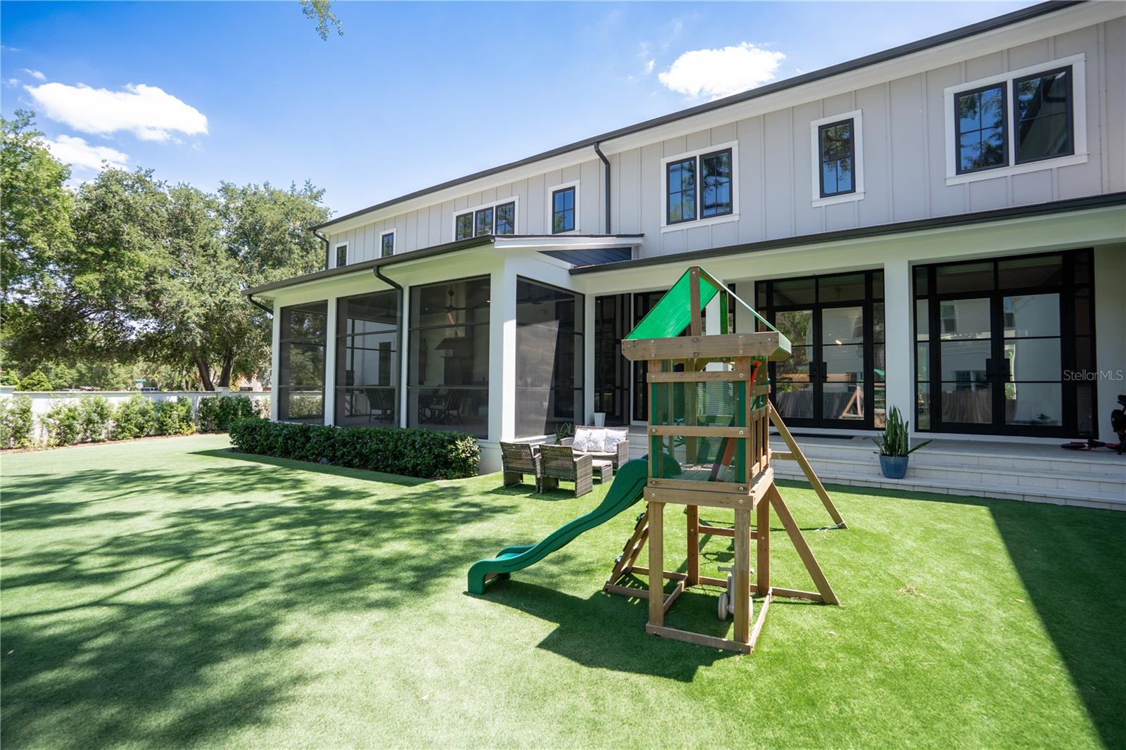 4402 W BEACH PARK DR