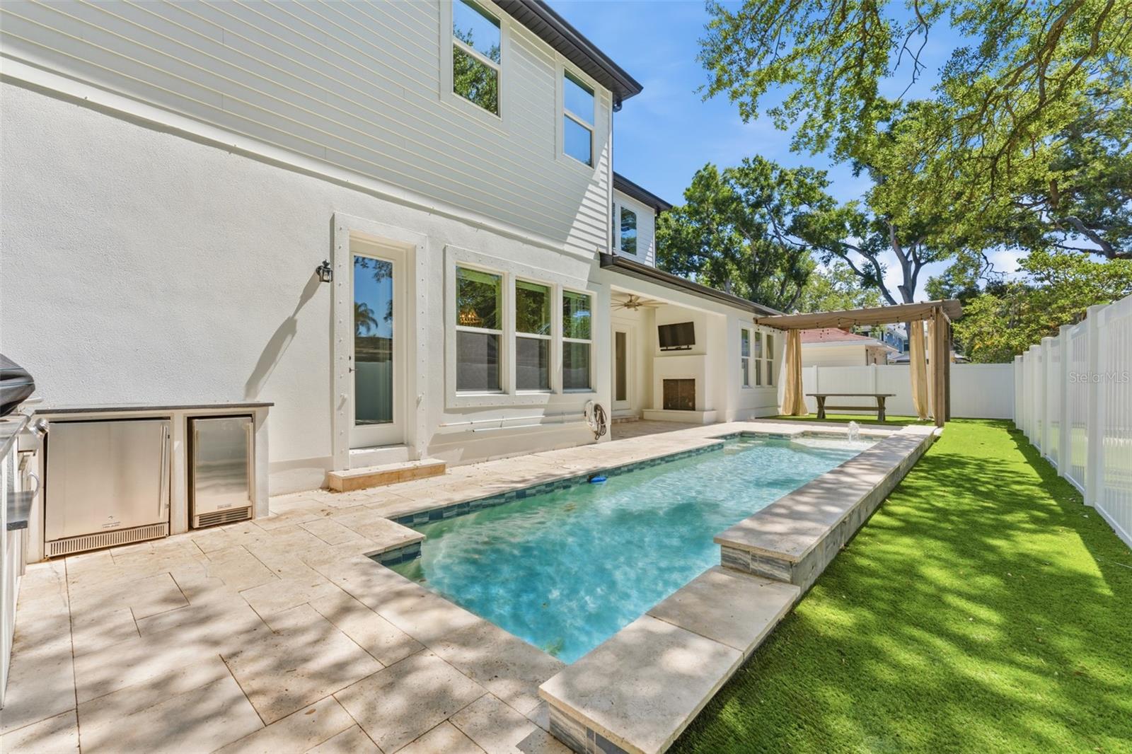 4312 W OBISPO ST