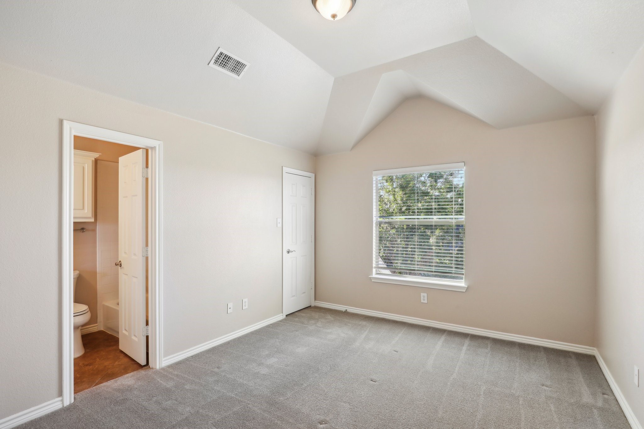 12141 Indian Creek Drive