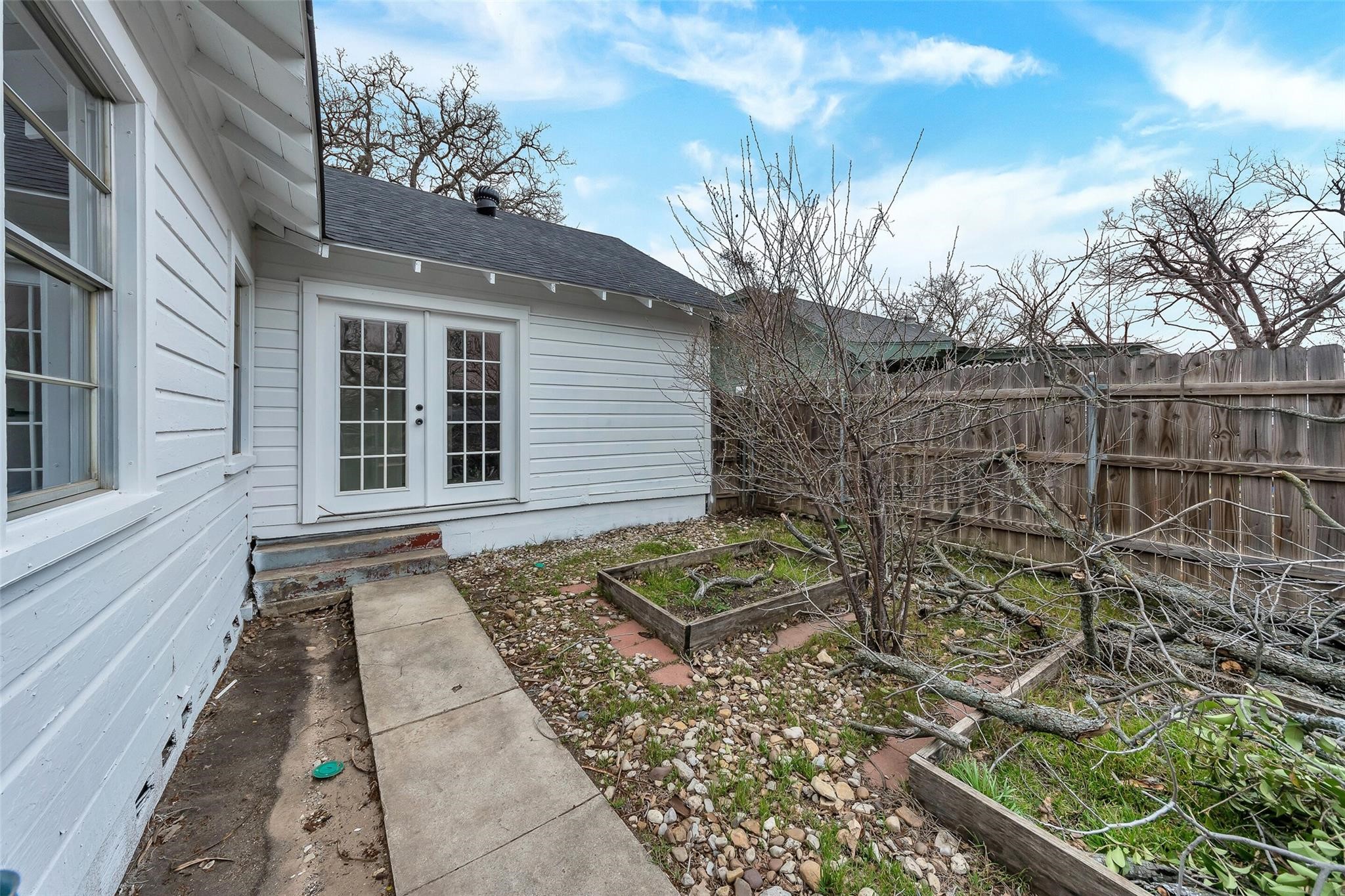 427 W Ball Street