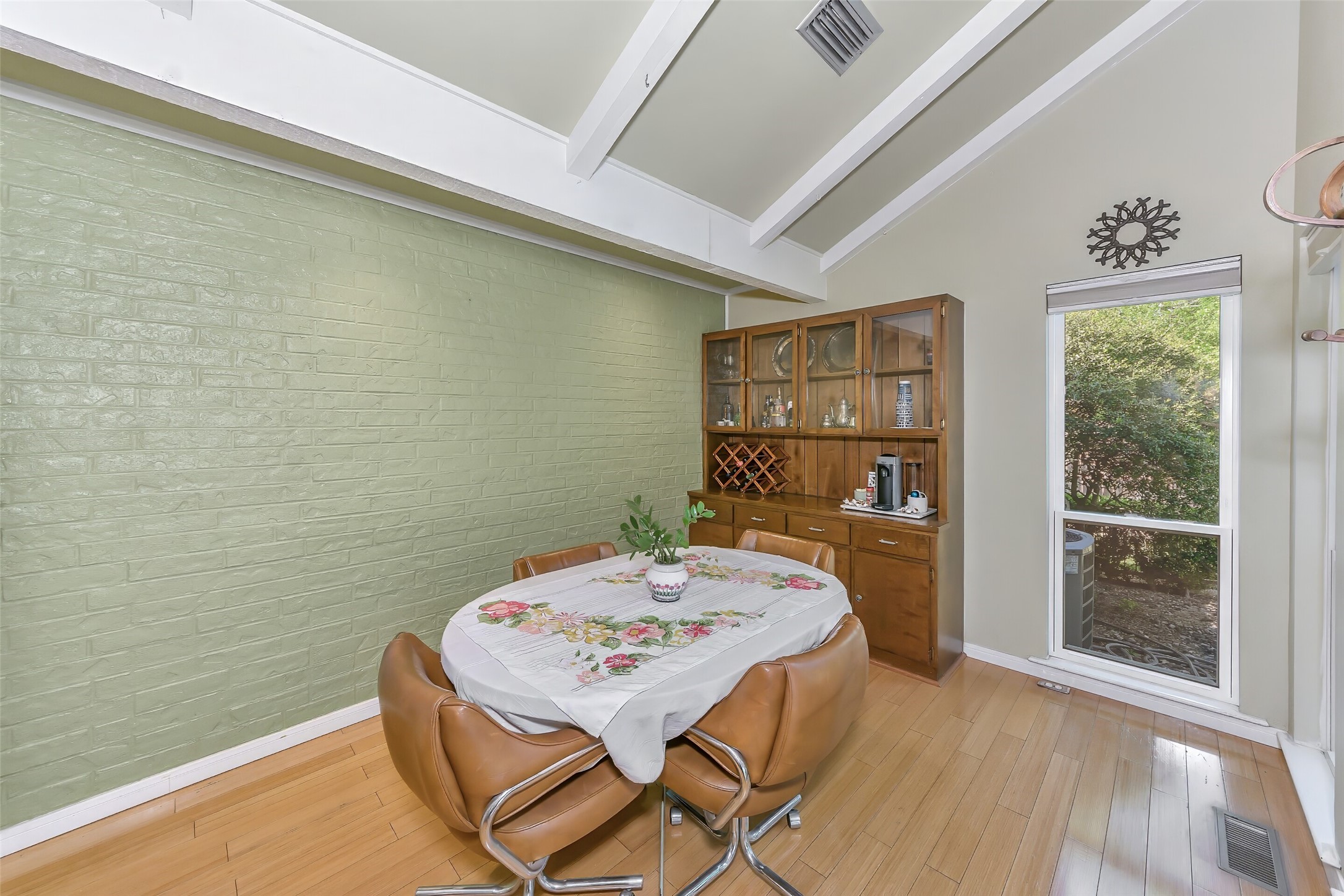 103 Robin Avenue