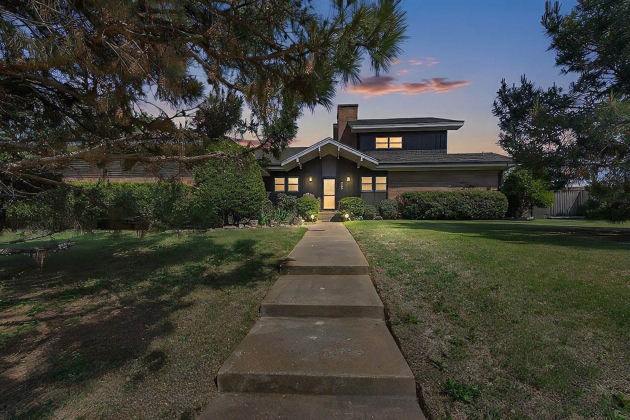 103 Robin Avenue